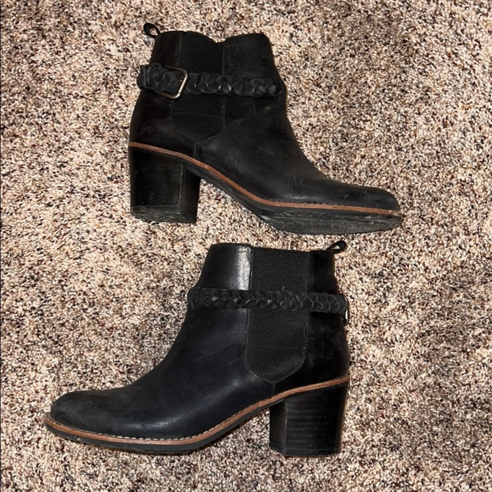 Adorable Sperry Booties size 7.5